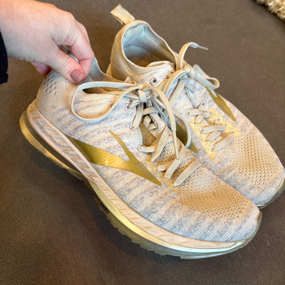Brooks Women’s Bedlam 2 Running Show Gray & Cream with Gold Size 7 - Picture 3 of 6